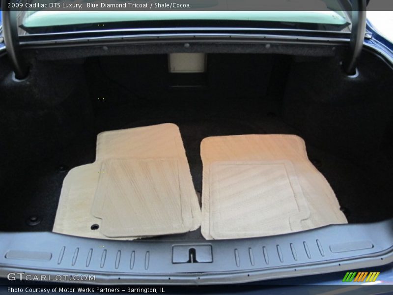  2009 DTS Luxury Trunk