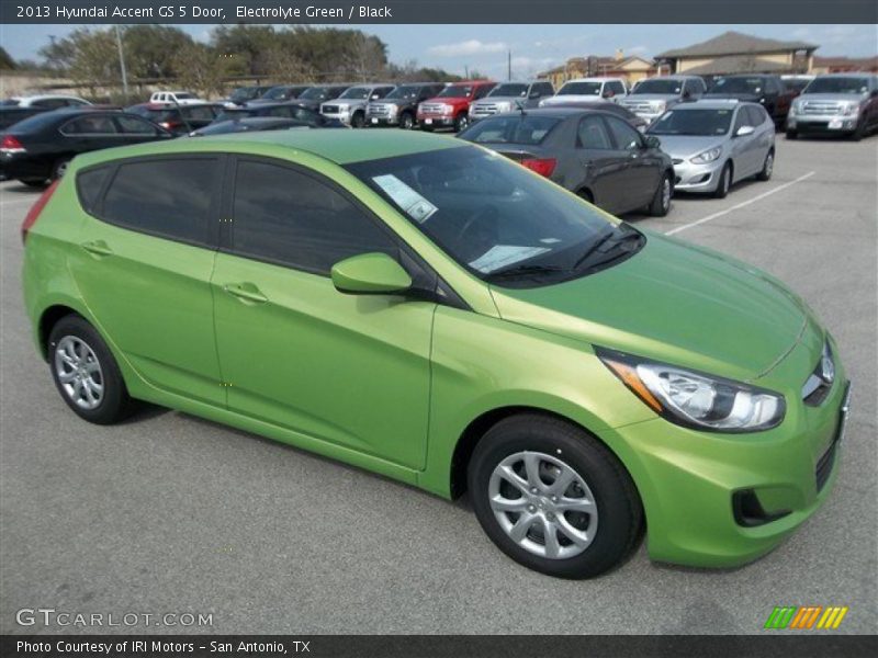 Front 3/4 View of 2013 Accent GS 5 Door