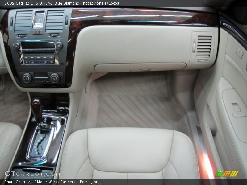 Blue Diamond Tricoat / Shale/Cocoa 2009 Cadillac DTS Luxury