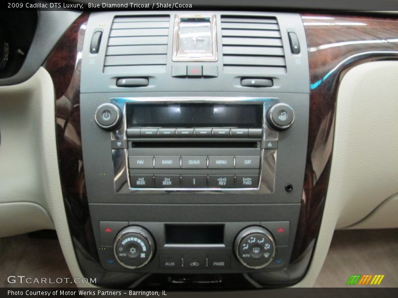 Controls of 2009 DTS Luxury