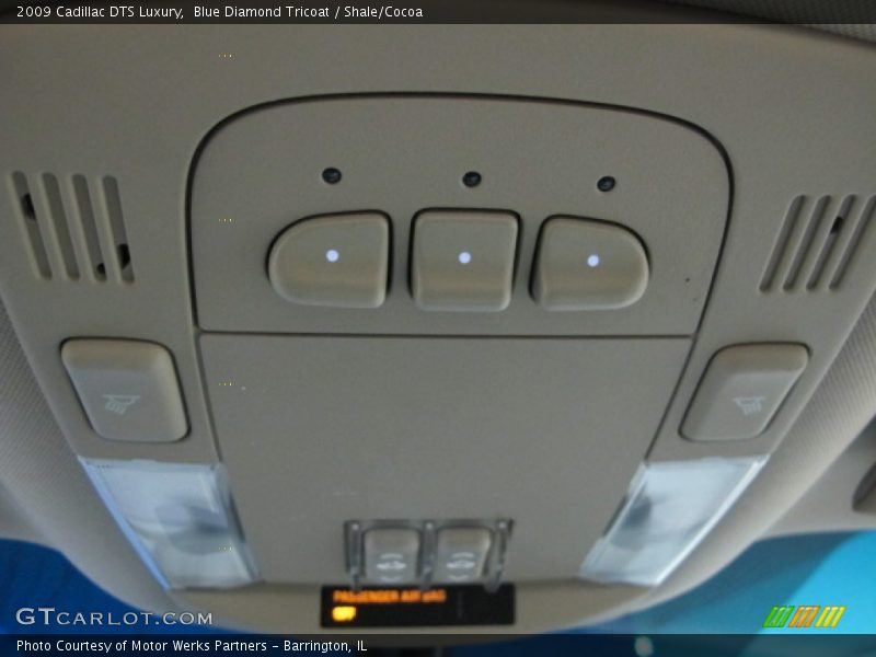 Controls of 2009 DTS Luxury