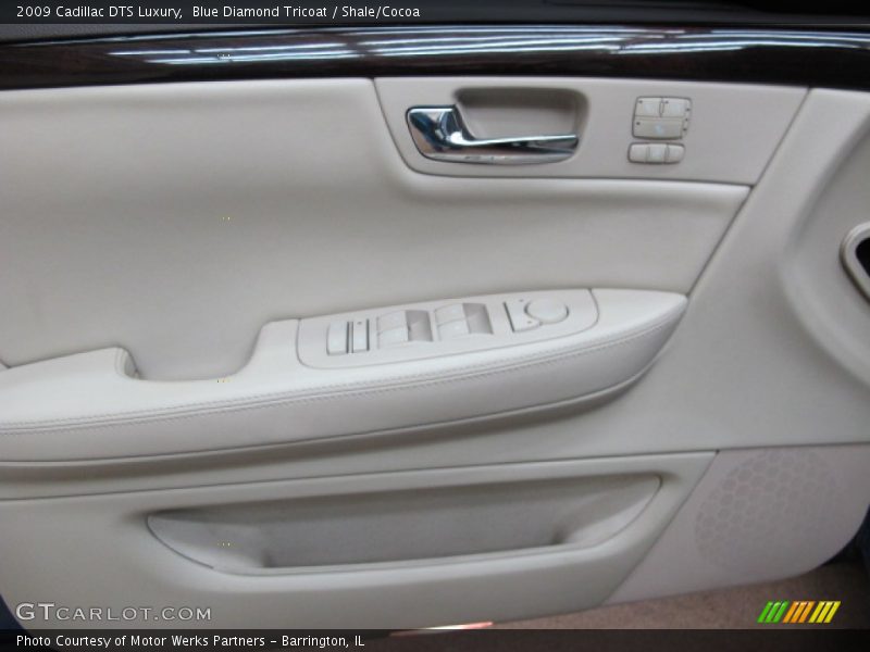 Blue Diamond Tricoat / Shale/Cocoa 2009 Cadillac DTS Luxury