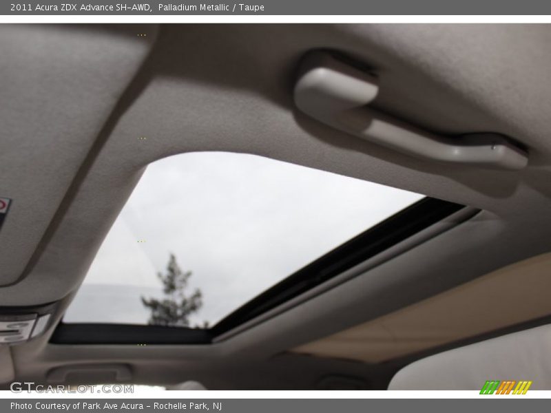 Sunroof of 2011 ZDX Advance SH-AWD