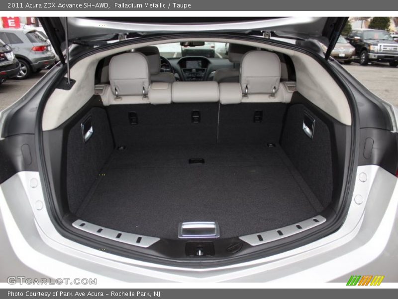  2011 ZDX Advance SH-AWD Trunk