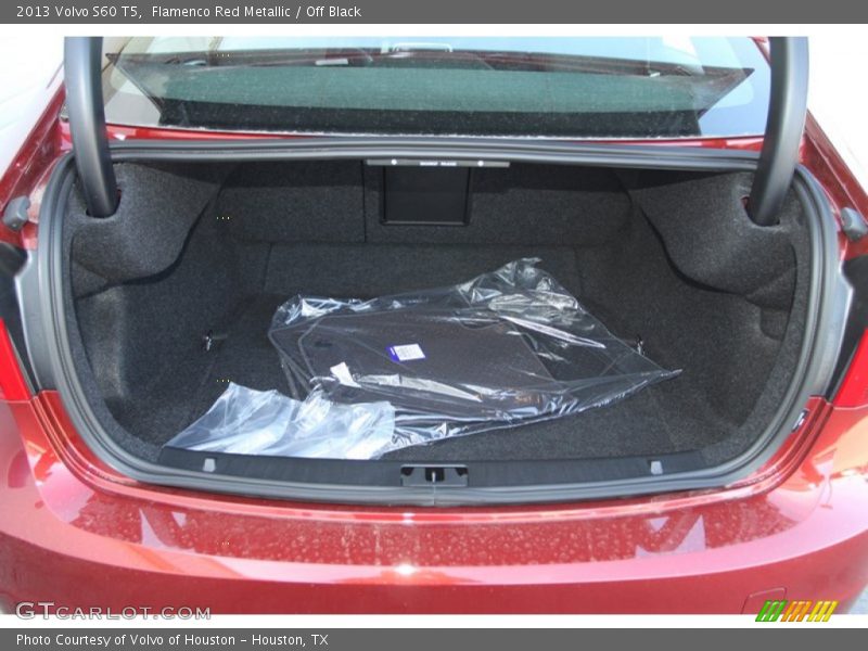 Flamenco Red Metallic / Off Black 2013 Volvo S60 T5
