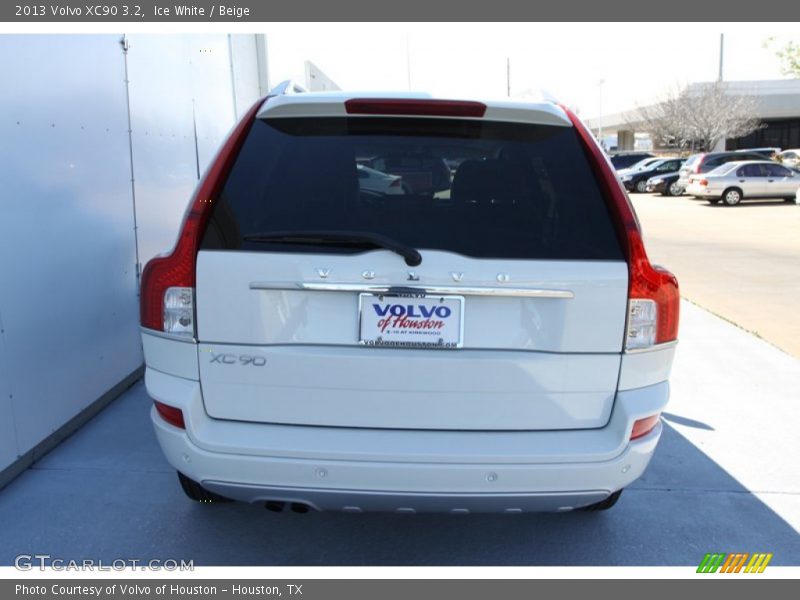 Ice White / Beige 2013 Volvo XC90 3.2