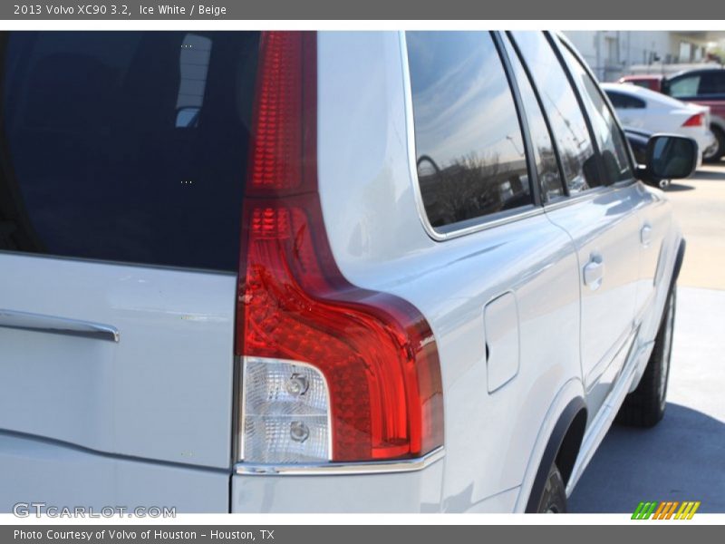 Ice White / Beige 2013 Volvo XC90 3.2