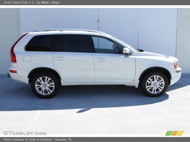 Ice White / Beige 2013 Volvo XC90 3.2