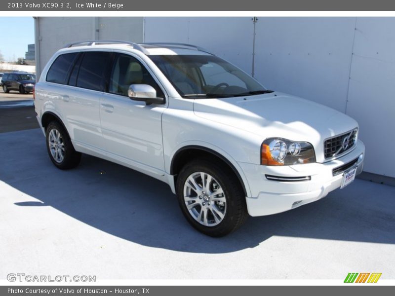 Ice White / Beige 2013 Volvo XC90 3.2