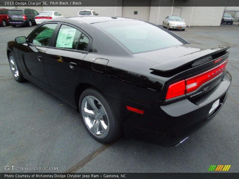 Pitch Black / Black 2013 Dodge Charger SE