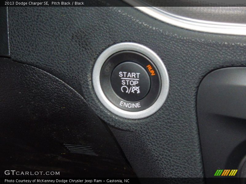 Pitch Black / Black 2013 Dodge Charger SE