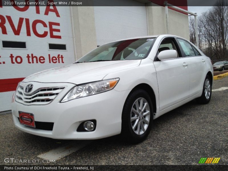 Super White / Bisque 2010 Toyota Camry XLE