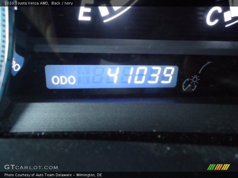 Black / Ivory 2010 Toyota Venza AWD