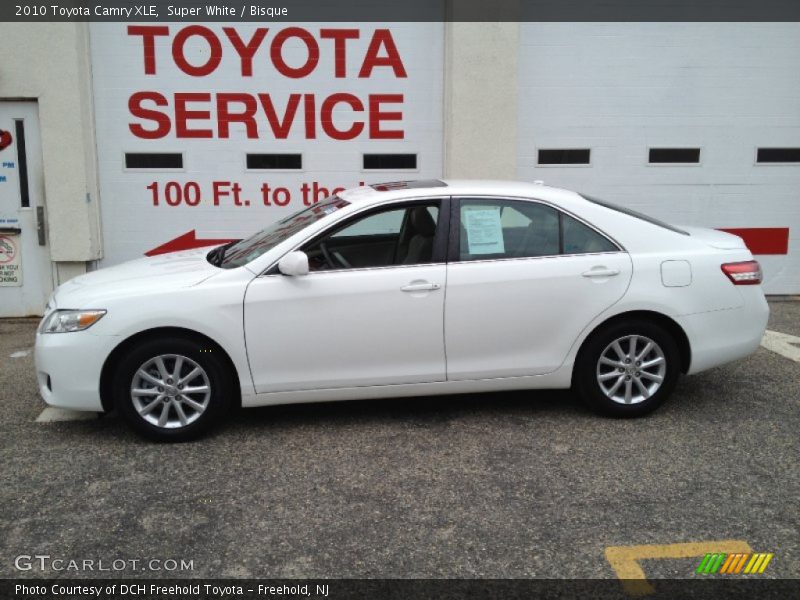 Super White / Bisque 2010 Toyota Camry XLE