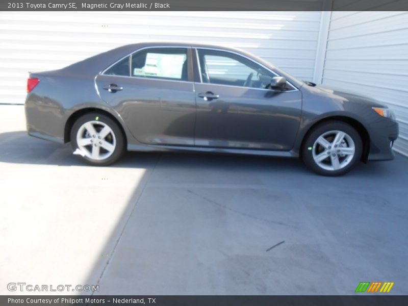Magnetic Gray Metallic / Black 2013 Toyota Camry SE