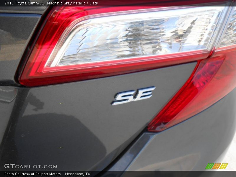 Magnetic Gray Metallic / Black 2013 Toyota Camry SE