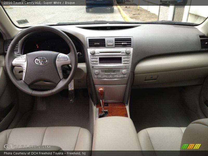 Super White / Bisque 2010 Toyota Camry XLE