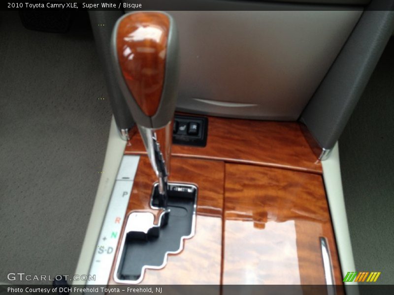 Super White / Bisque 2010 Toyota Camry XLE