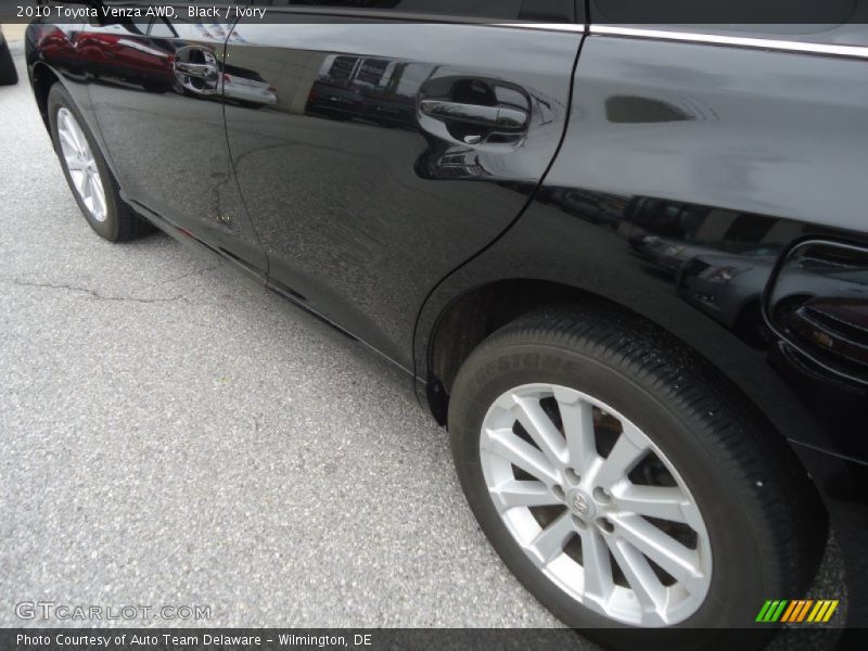 Black / Ivory 2010 Toyota Venza AWD