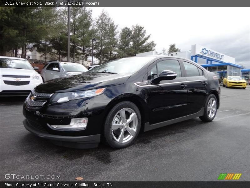Front 3/4 View of 2013 Volt 