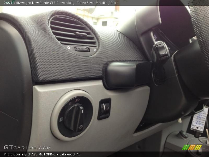 Reflex Silver Metallic / Black 2004 Volkswagen New Beetle GLS Convertible