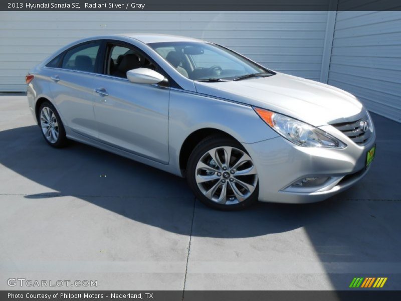 Radiant Silver / Gray 2013 Hyundai Sonata SE