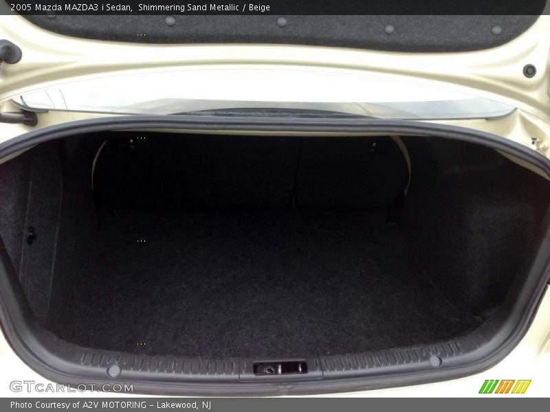 Shimmering Sand Metallic / Beige 2005 Mazda MAZDA3 i Sedan