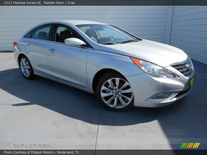 Radiant Silver / Gray 2013 Hyundai Sonata SE