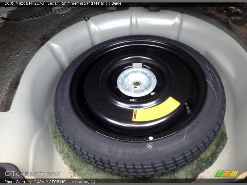 Shimmering Sand Metallic / Beige 2005 Mazda MAZDA3 i Sedan
