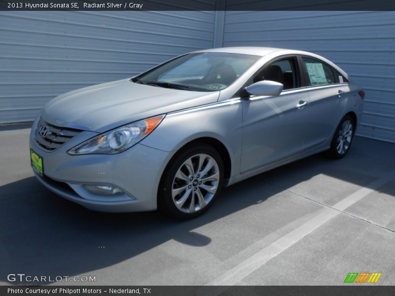 Radiant Silver / Gray 2013 Hyundai Sonata SE