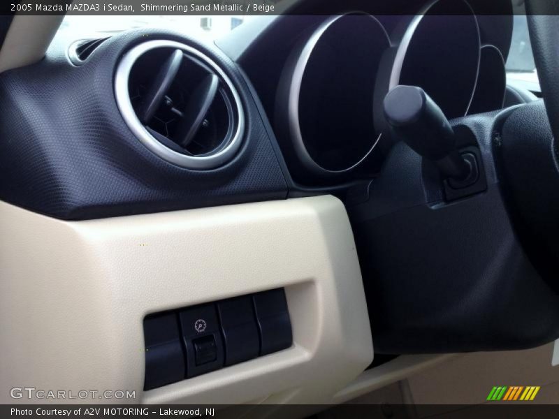 Shimmering Sand Metallic / Beige 2005 Mazda MAZDA3 i Sedan