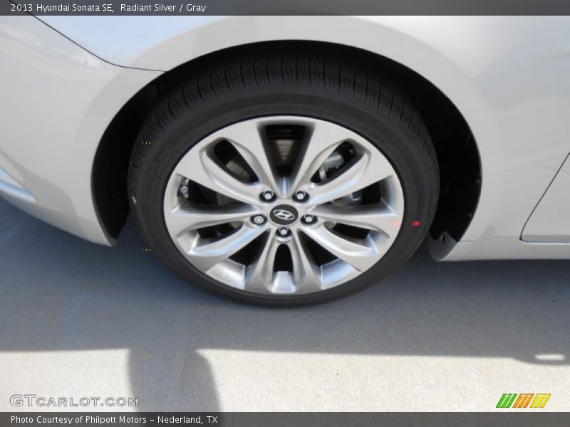 Radiant Silver / Gray 2013 Hyundai Sonata SE