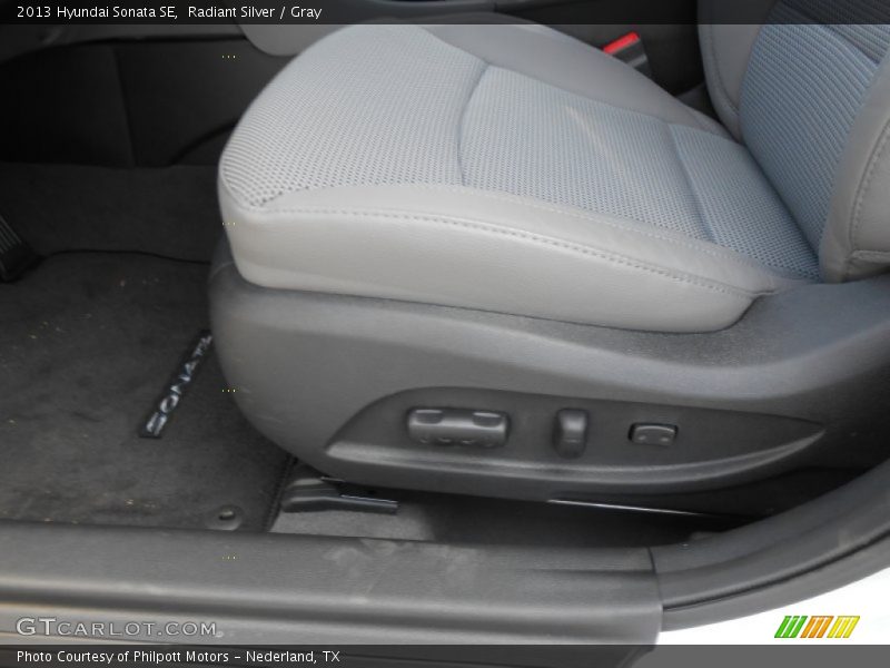 Radiant Silver / Gray 2013 Hyundai Sonata SE