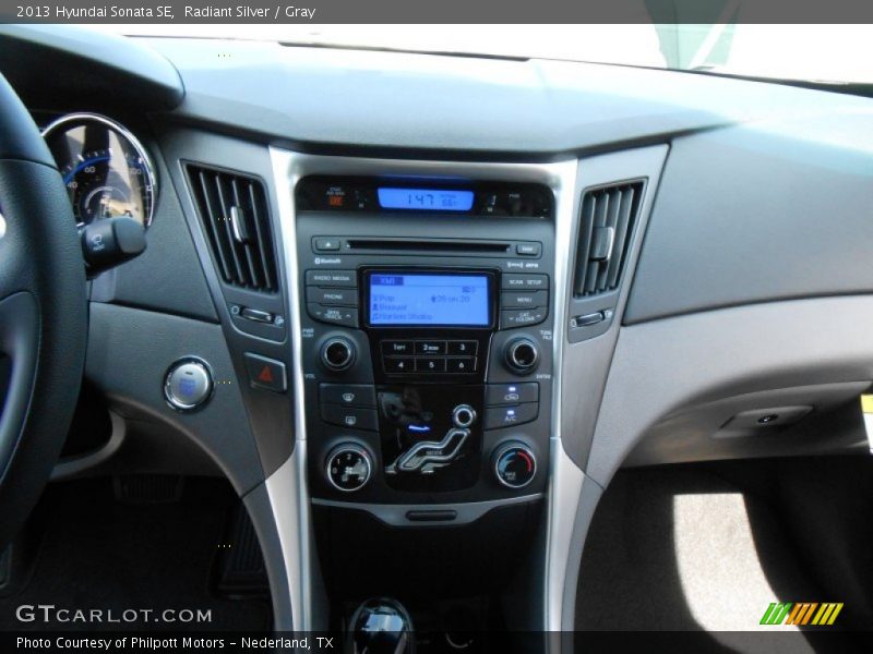 Radiant Silver / Gray 2013 Hyundai Sonata SE