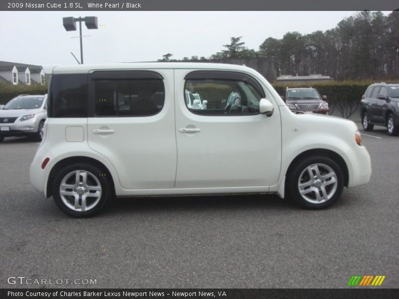 White Pearl / Black 2009 Nissan Cube 1.8 SL