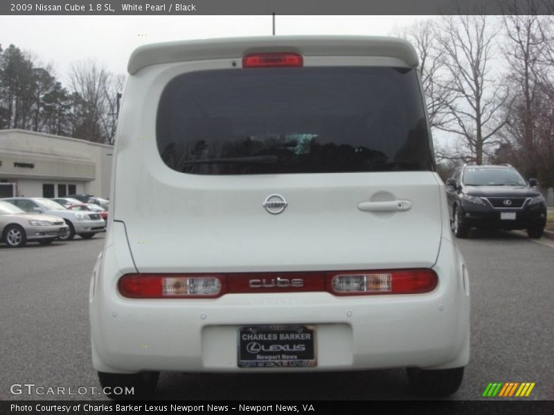 White Pearl / Black 2009 Nissan Cube 1.8 SL