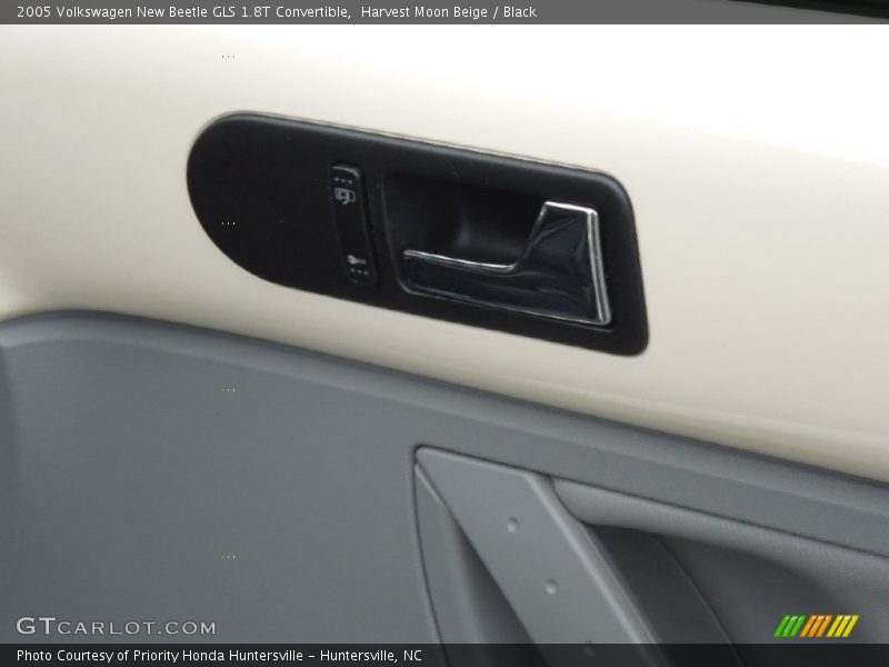 Harvest Moon Beige / Black 2005 Volkswagen New Beetle GLS 1.8T Convertible