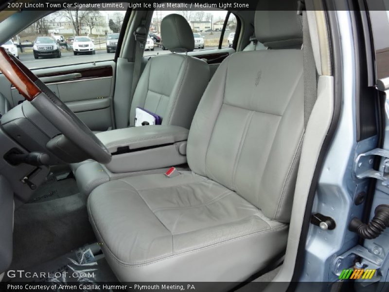 Front Seat of 2007 Town Car Signature Limited