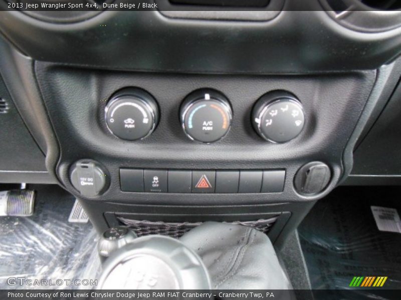 Dune Beige / Black 2013 Jeep Wrangler Sport 4x4