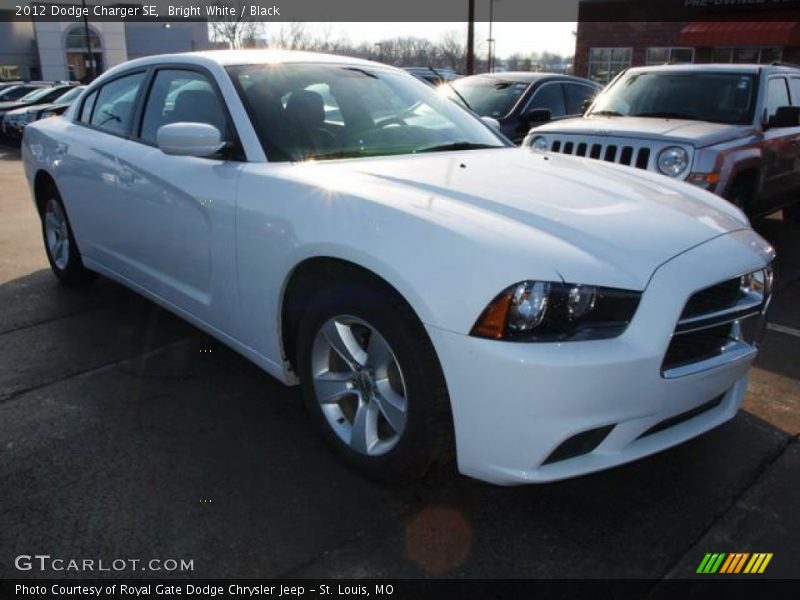 Bright White / Black 2012 Dodge Charger SE