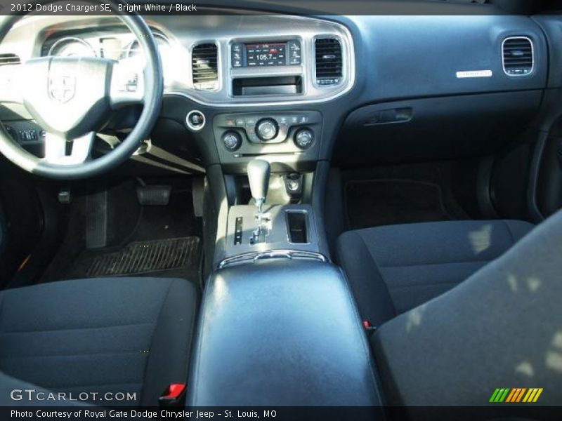Bright White / Black 2012 Dodge Charger SE