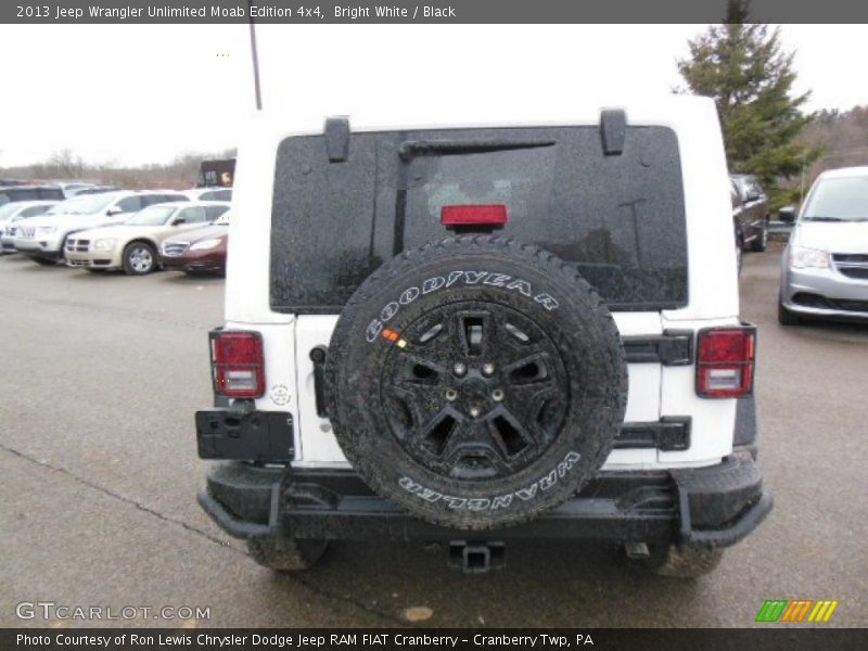 Bright White / Black 2013 Jeep Wrangler Unlimited Moab Edition 4x4