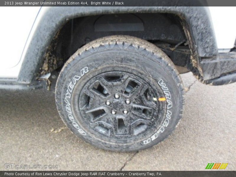 Bright White / Black 2013 Jeep Wrangler Unlimited Moab Edition 4x4