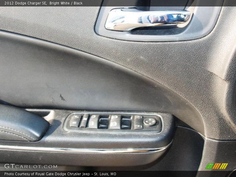 Bright White / Black 2012 Dodge Charger SE