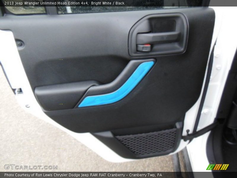 Bright White / Black 2013 Jeep Wrangler Unlimited Moab Edition 4x4