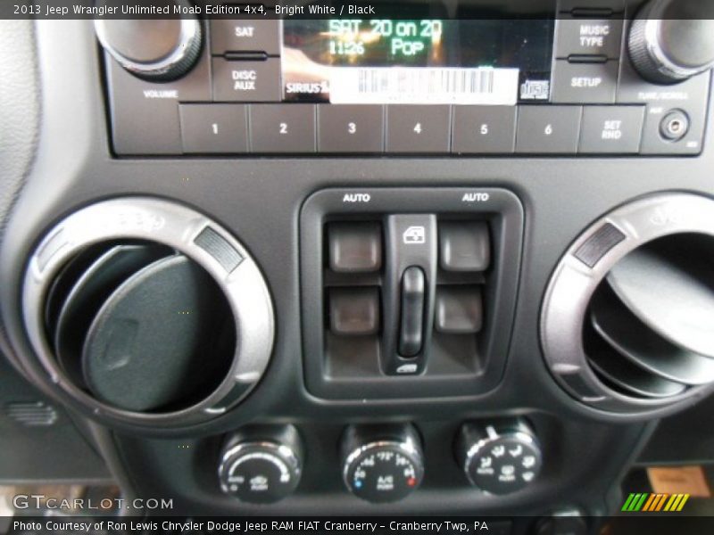 Bright White / Black 2013 Jeep Wrangler Unlimited Moab Edition 4x4