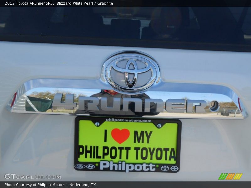 Blizzard White Pearl / Graphite 2013 Toyota 4Runner SR5