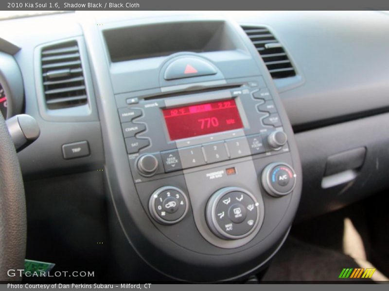 Shadow Black / Black Cloth 2010 Kia Soul 1.6