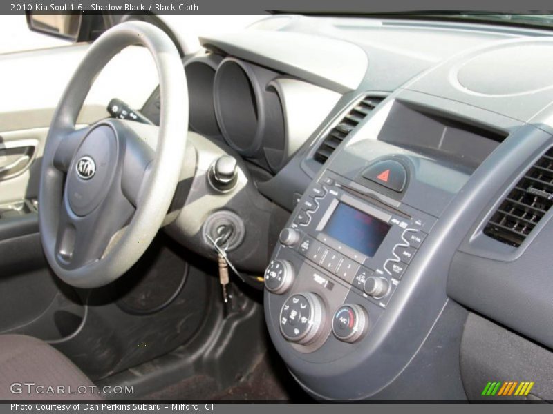 Shadow Black / Black Cloth 2010 Kia Soul 1.6