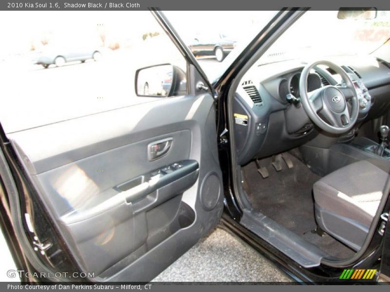 Shadow Black / Black Cloth 2010 Kia Soul 1.6